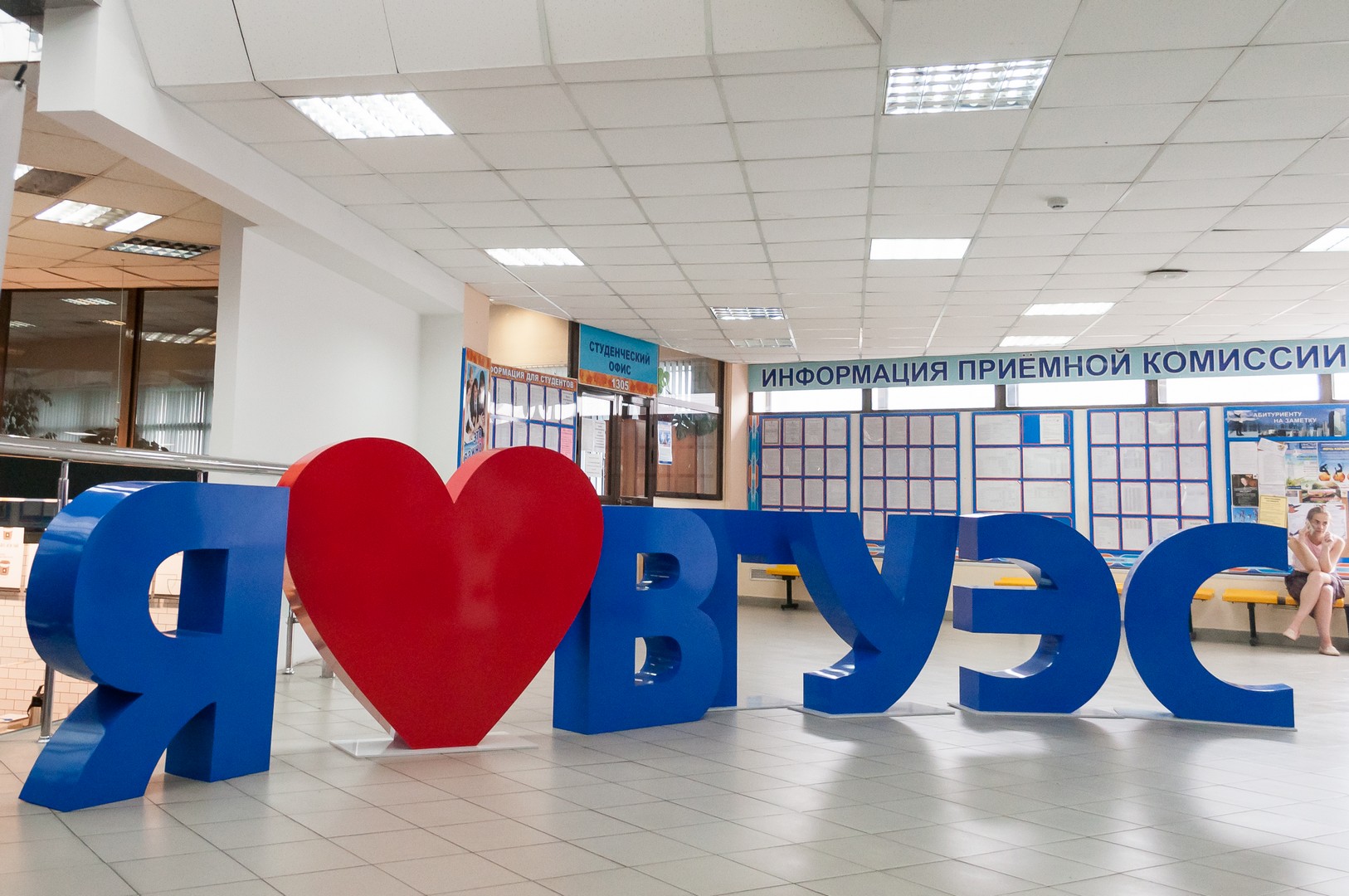 Студентам ВГУЭС, обучающимся по договору, будет выплачиваться стипендия Студентам ВГУЭС, обучающимся по договору, будет выплачиваться стипендия