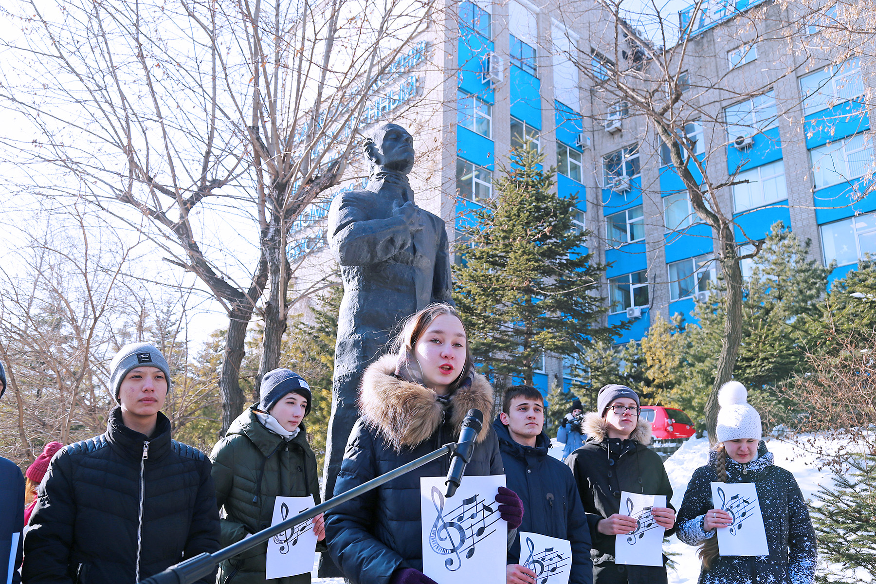 «Мне на плечи кидается век-волкодав»: во ВГУЭС почтили память поэта Осипа Мандельштама «Мне на плечи кидается век-волкодав»: во ВГУЭС почтили память поэта Осипа Мандельштама