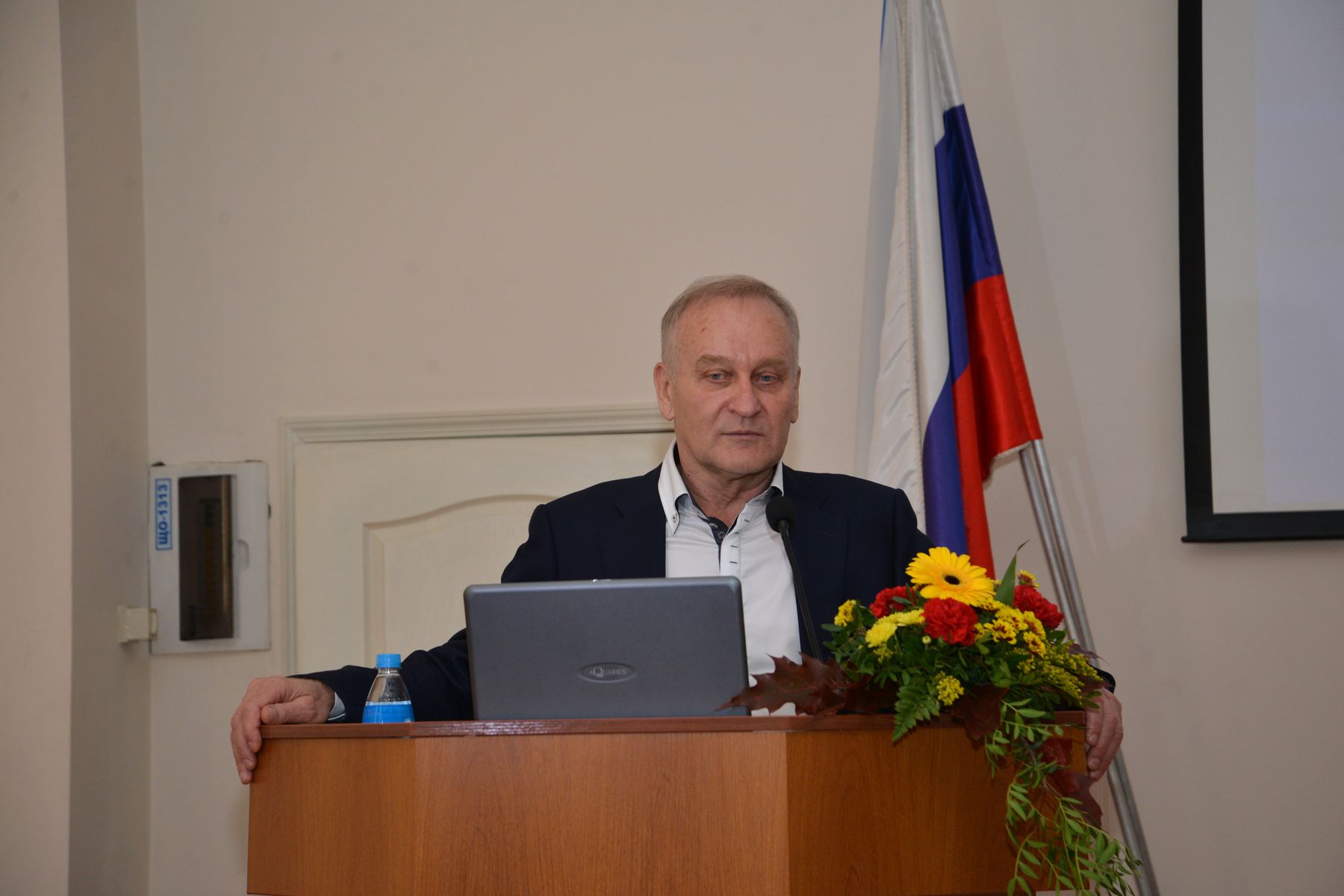 Президент ВГУЭС Геннадий Лазарев: «Хороших преподавателей обязательно нужно поощрять» Президент ВГУЭС Геннадий Лазарев: «Хороших преподавателей обязательно нужно поощрять»