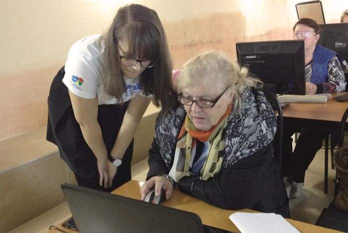 Центр волонтеров ВГУЭС реализует национальный социальный  проект «Бабушки и дедушки online»