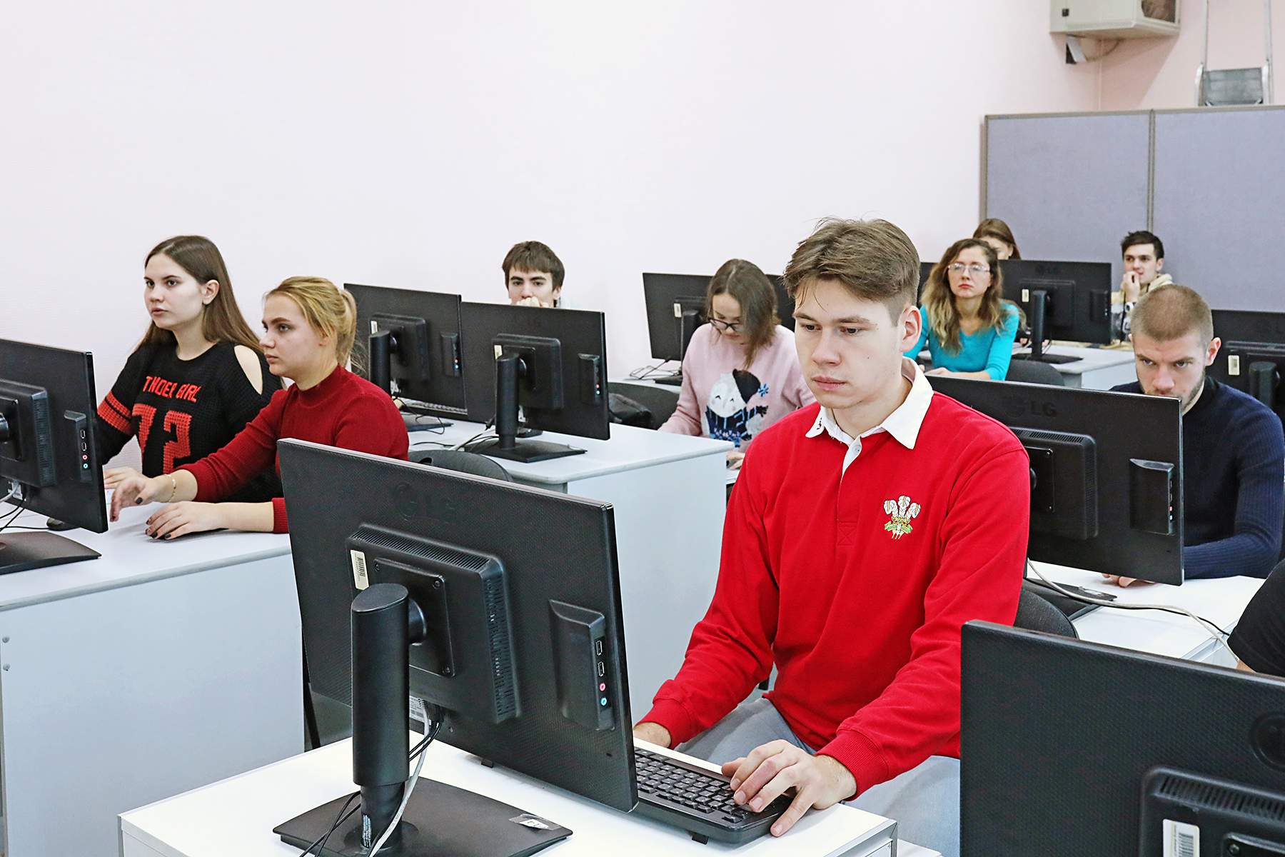 Студенты ВГУЭС проверили свою правовую грамотность во Всероссийском юридическом диктанте