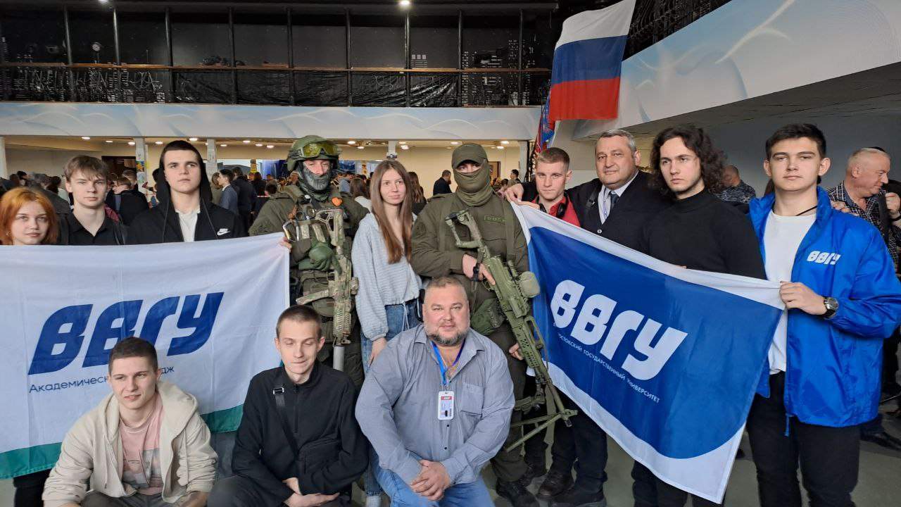 Студенты ВВГУ приняли участие в военно-патриотических мероприятиях Владивостока