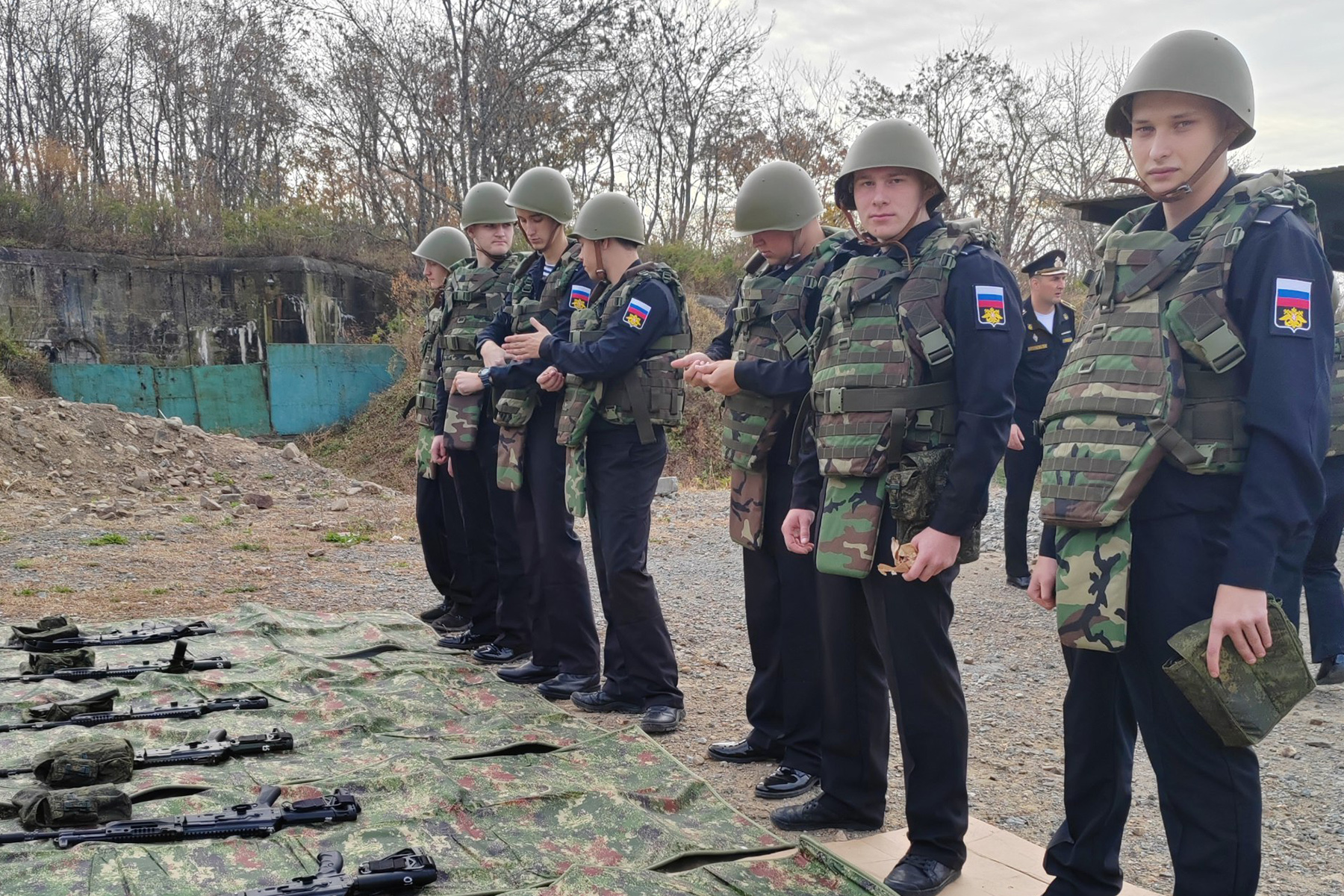 Студенты ВВГУ – курсанты военного учебного центра – успешно выполнили упражнения учебных стрельб на полигоне