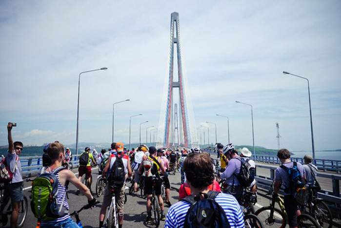 ВГУЭС присоединился к велопробегу по мосту на остров Русский