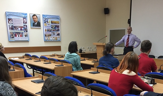 Встреча студентов-международников и регионоведов с председателем Союза организаций «Центр содействия иммиграции в Приморский край» Владиславом Звычайным Встреча студентов-международников и регионоведов с председателем Союза организаций «Центр содействия иммиграции в Приморский край» Владиславом Звычайным