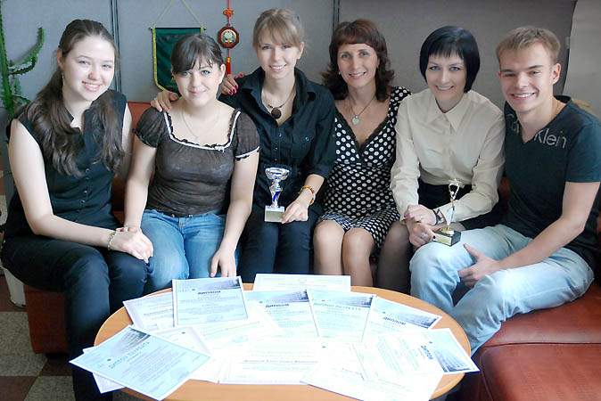 Команда студентов ВГУЭС с блеском выступила на Всероссийской студенческой олимпиаде по английскому и деловому английскому языку в Хабаровске.