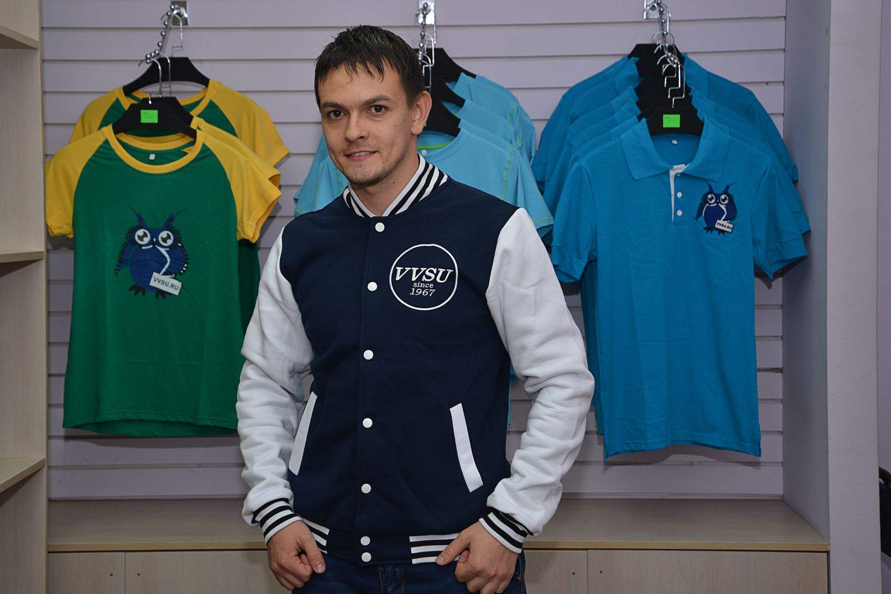 Во ВГУЭС открылся магазин фирменной университетской одежды