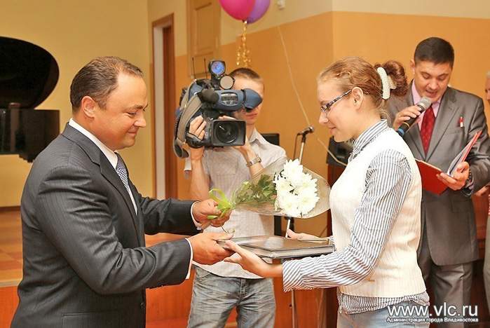 Студентка ВГУЭС стала стипендиатом города Владивостока