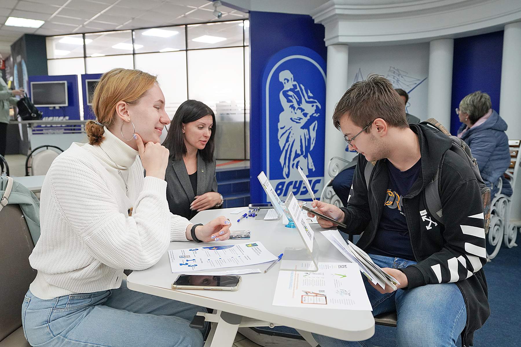 Более 500 студентов ВВГУ познакомились с работодателями в рамках «Дня карьеры»