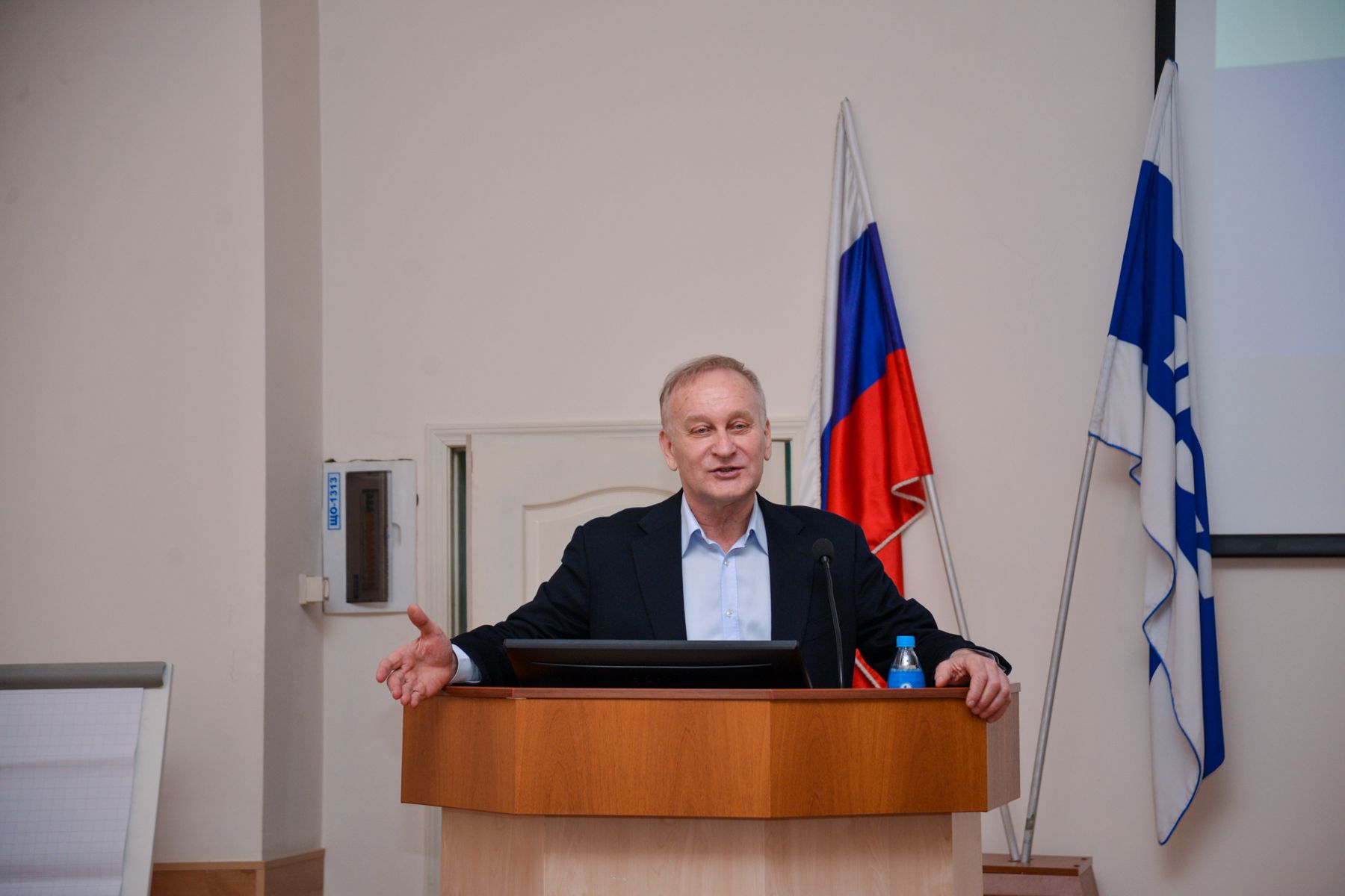 Проект «Приглашённый спикер» теперь на экранах ВГУЭС Проект «Приглашённый спикер» теперь на экранах ВГУЭС