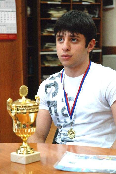 Студент 2 курса Академического колледжа ВГУЭС Эрик Аветисян занял первое место на первенстве Приморского края по вольной борьбе в категории до 55 кг.