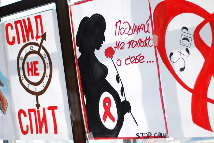 Повязать красную ленточку – выразить надежду на будущее без СПИДа