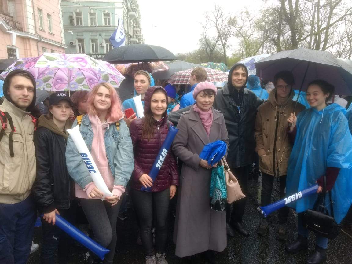 Сотрудники и студенты МИТГ приняли участие в первомайском параде