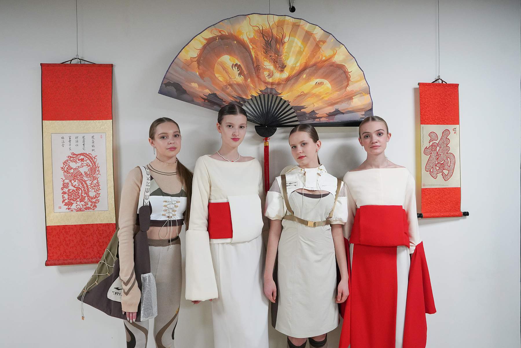 «Крылья и когти»: художники из России и Китая представили мифический образ дракона на выставке в ВВГУ