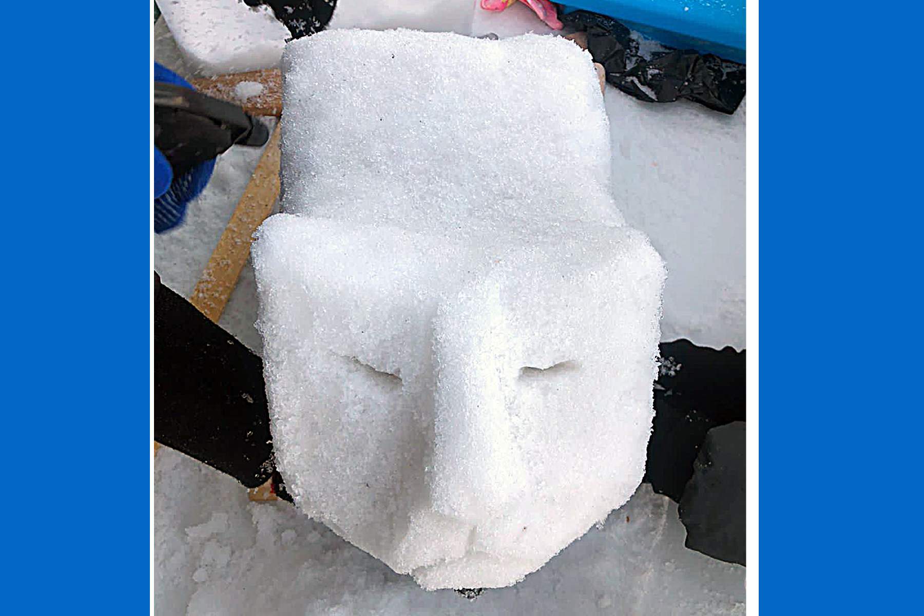Снеговой приз. Приз Снежная битва. Конкурс скульптур из белого мыла по Бернейзу.
