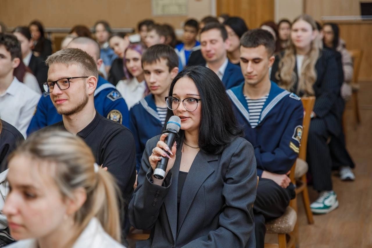 Студенты филиала ВВГУ в г. Находке приняли участие во встрече с руководителем агентства по делам молодежи Приморского края.