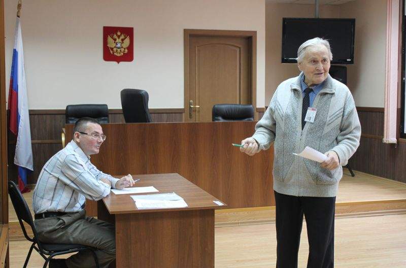 Фрунзенский районный суд Владивостока провел выездное заседание в зале судебных заседаний Института права ВГУЭС.