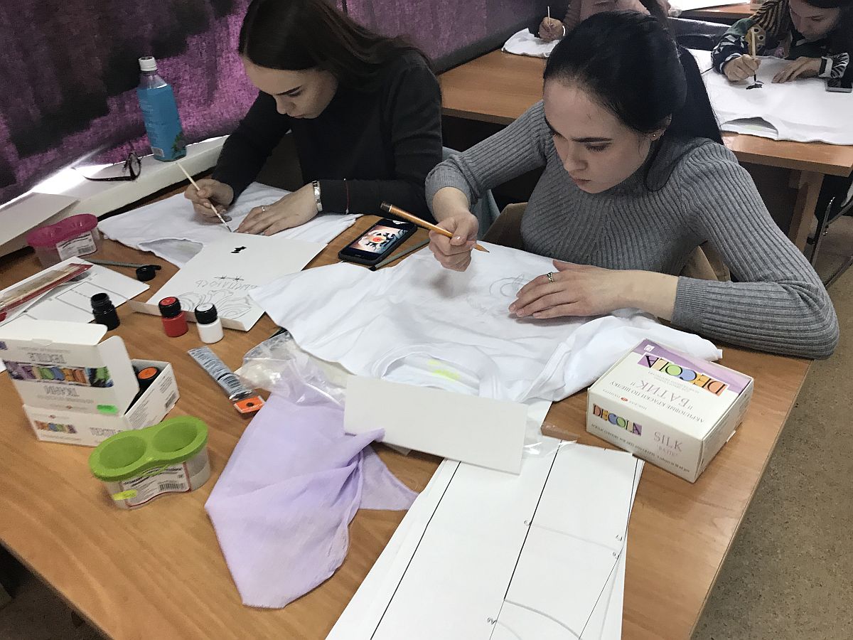 Юные владивостокцы попробовали себя в роли дизайнеров футболок Юные владивостокцы попробовали себя в роли дизайнеров футболок