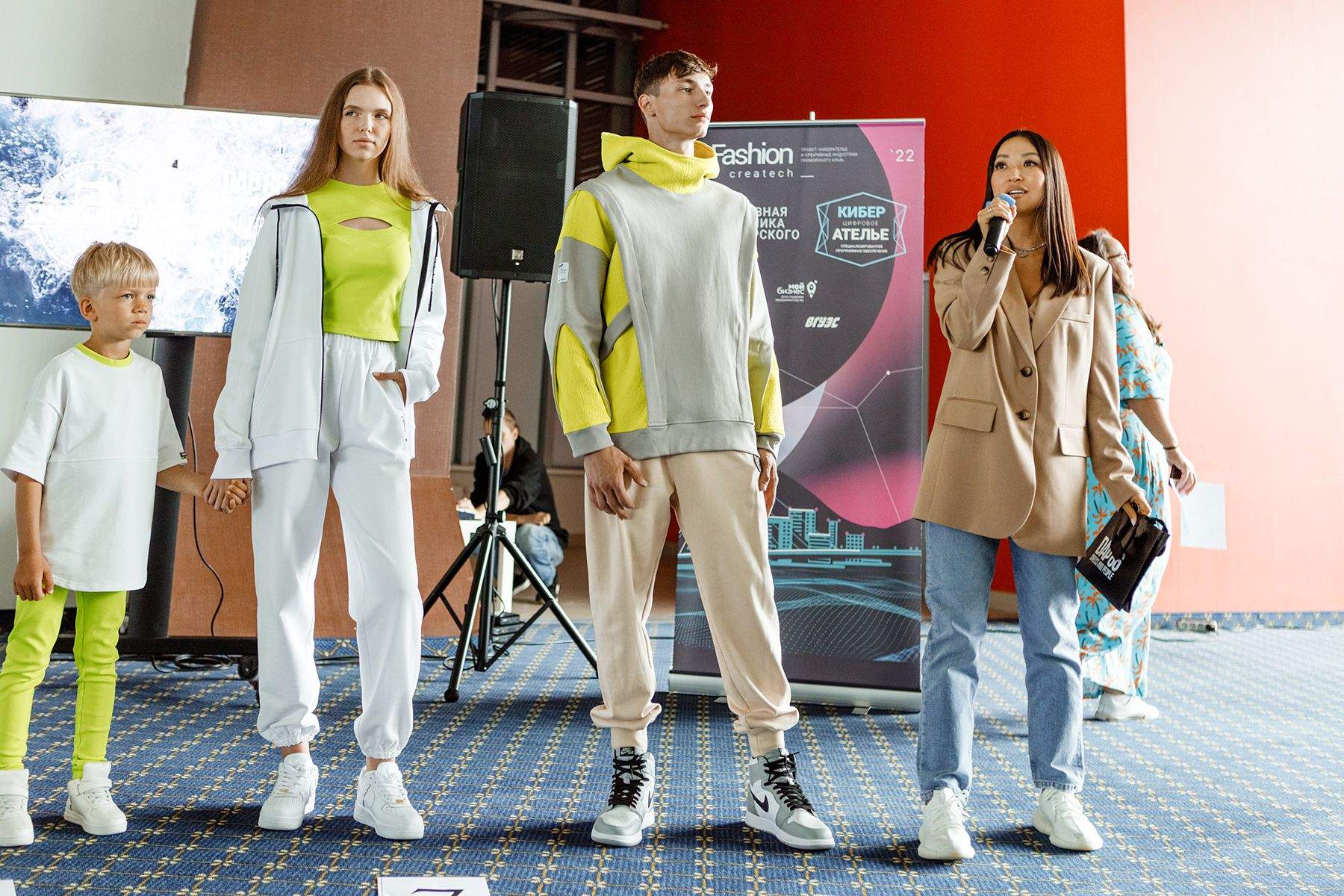 Выпускники кафедры дизайна ВГУЭС оденут приморских модников в коллекции собственного производства