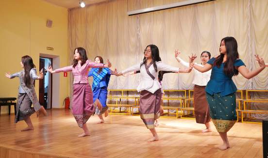 Иностранные студенты ВВГУ поздравили Лаос с 48-летием