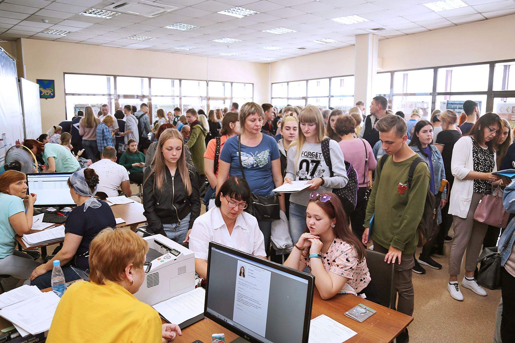 Министр науки и высшего образования РФ Валерий Фальков объявил о переносе сроков вступительных экзаменов в российские вузы