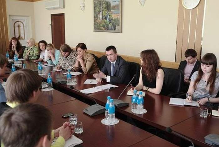 Волонтеры и студенческие лидеры ВГУЭС встретились с губернатором Приморья