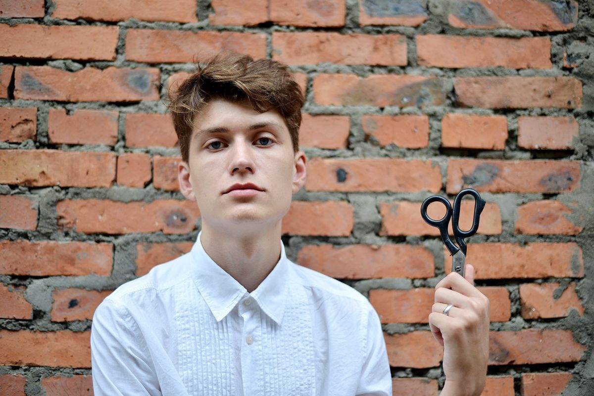 «Я дизайнер одежды, и по-другому быть не может»: выпускник ВГУЭС Александр Варлаков в эфире программы Big Time