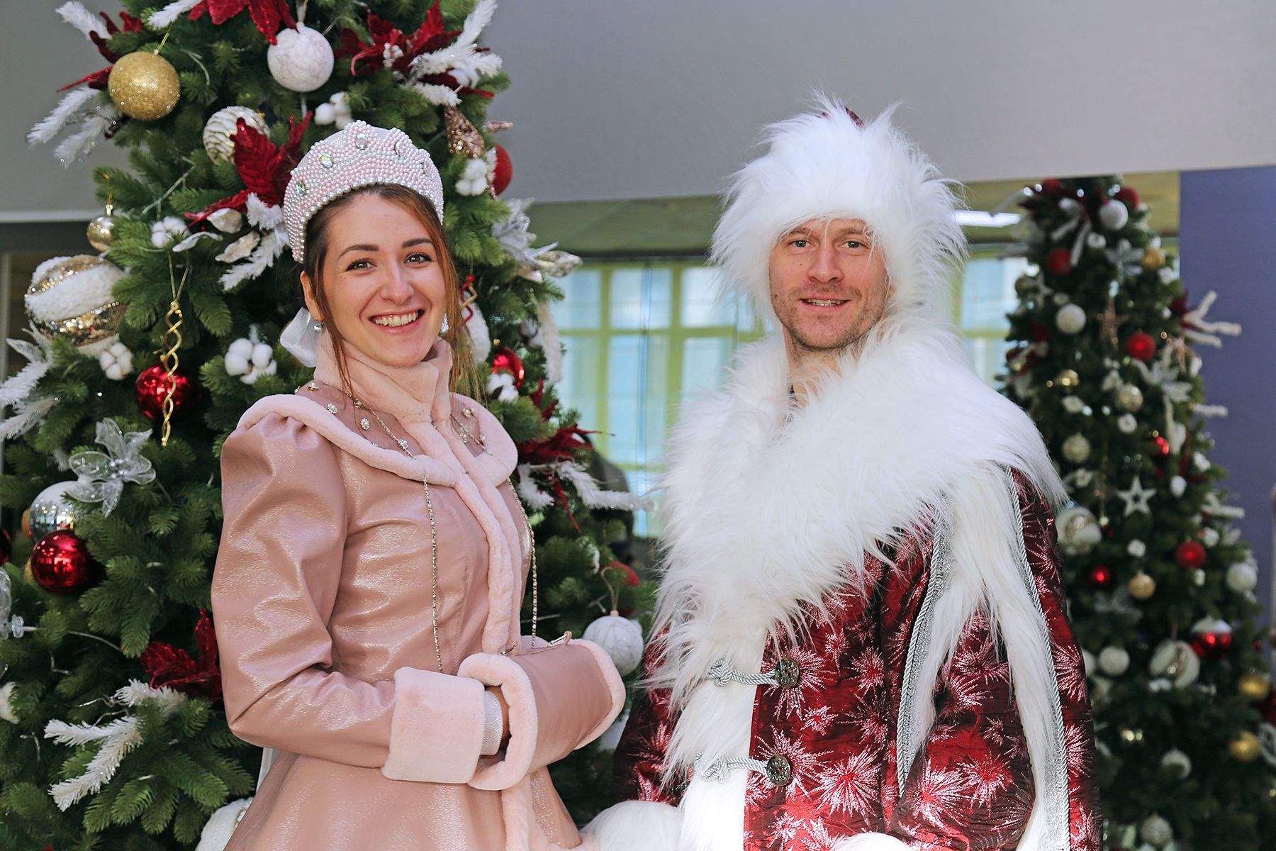 Total New Year: Дед Мороз в Dolce&Gabbana и Снегурочка в Prada от студентов-дизайнеров ВГУЭС