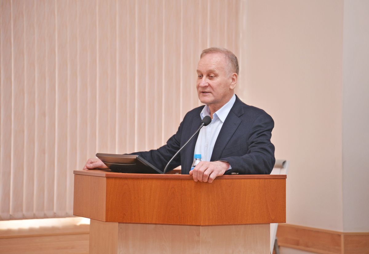 Президент ВГУЭС Геннадий Лазарев: «Эффективно, целенаправленно, постоянно работать над повышением качества образования» Президент ВГУЭС Геннадий Лазарев: «Эффективно, целенаправленно, постоянно работать над повышением качества образования»