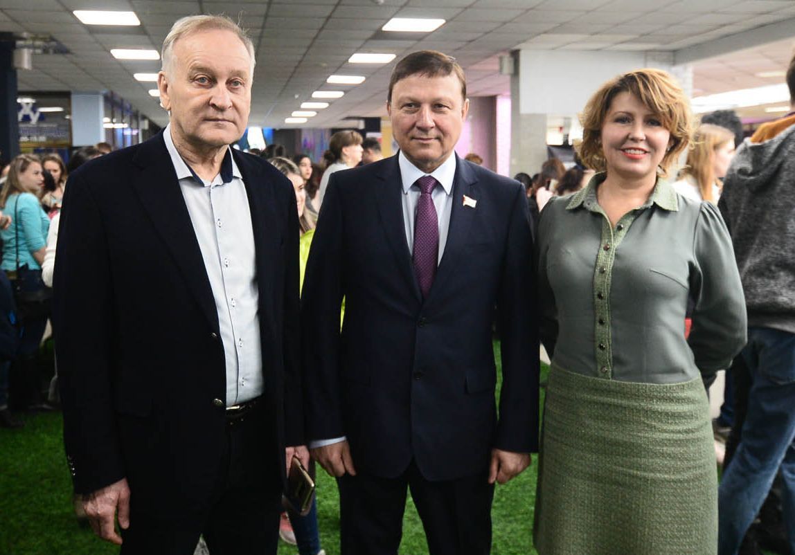 Председатель Законодательного Собрания Приморского края поздравил студентов ВГУЭС Председатель Законодательного Собрания Приморского края поздравил студентов ВГУЭС