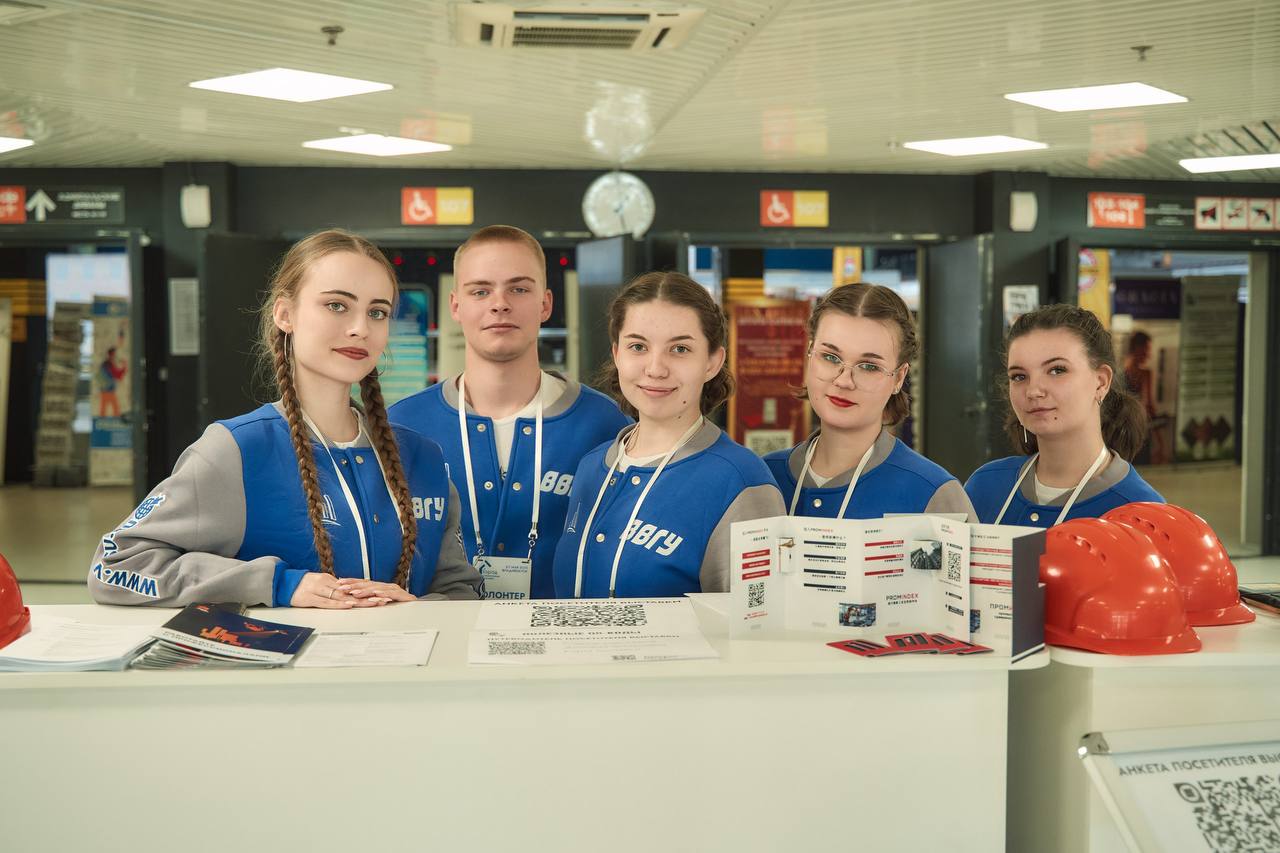 Корпус волонтеров ВВГУ в г. Артеме принял участие в 31-ой Международной строительной выставке «Город»