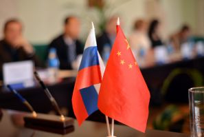 符拉迪沃斯托克国立经济与服务大学同长春光华大学正式签订 在中国联合创建高等学府的协议