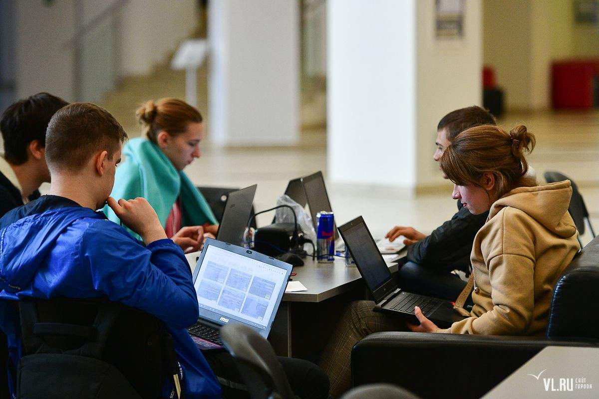 Создать и продвинуть IT-продукт: студенты ВГУЭС вышли в финал всероссийского конкурса «Цифровой прорыв»