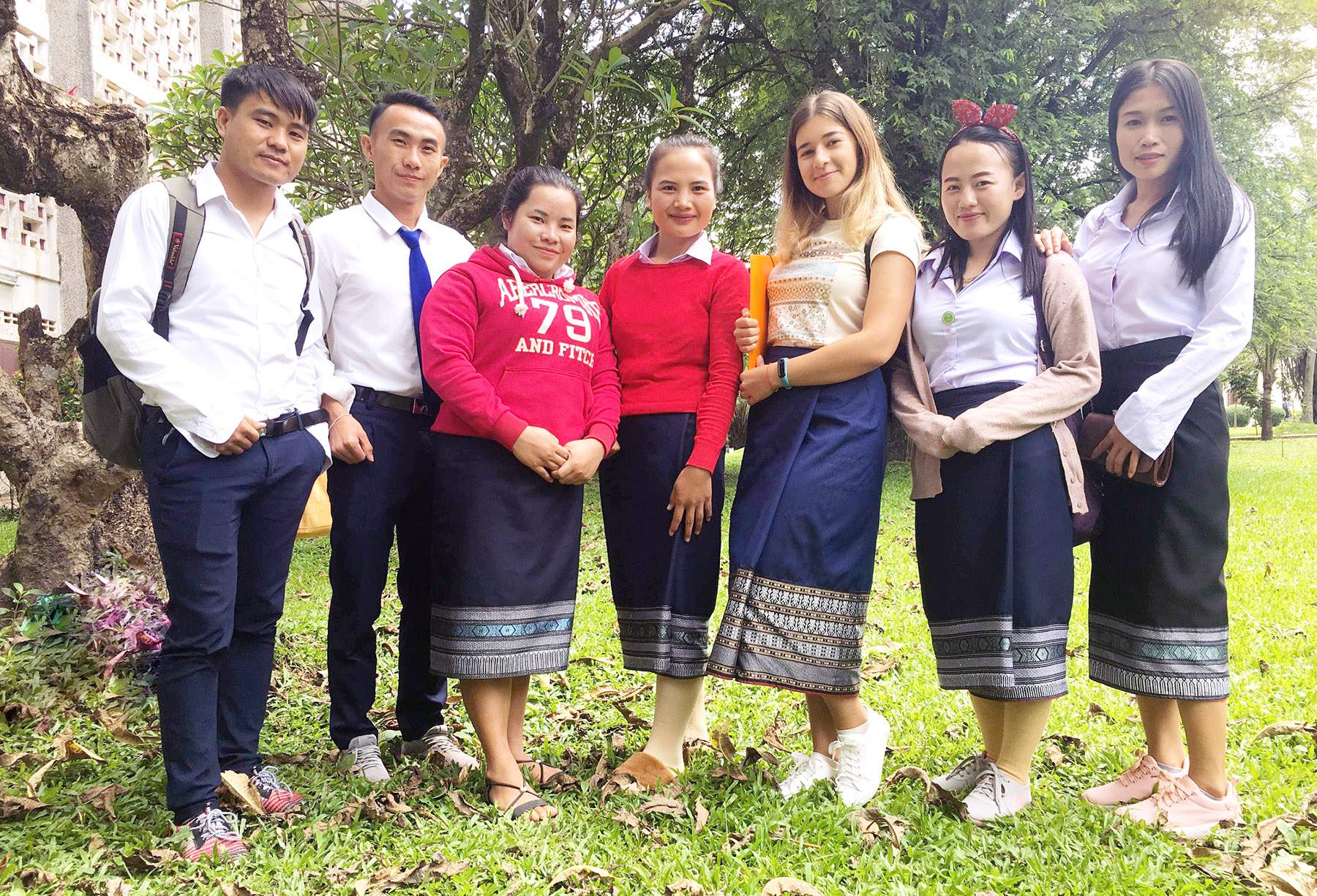Всем большой привет из Лаоса! Преподаватель ВГУЭС Валерия Петоян учит русскому языку лаосских студентов