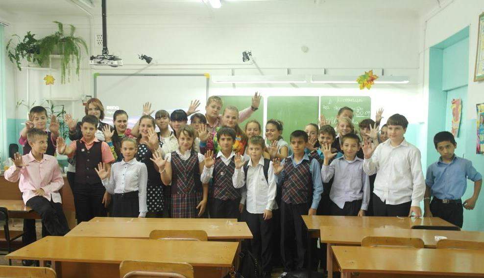 Студенты ВГУЭС проводят волонтерские уроки в школах Владивостока